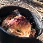 コールマンのダッチオーブンで丸鶏のローストを作る